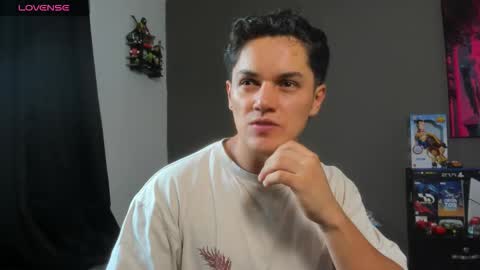 Snapshot of julian_wallace chatting on 05/28/26, 08:50 julian_wallace online show from 05/28/26, 08:50