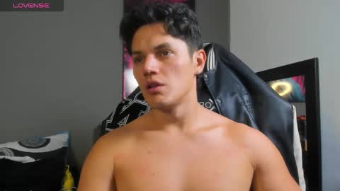 Snapshot of julian_wallace chatting on 06/11/26, 04:16 julian_wallace online show from 06/11/26, 04:16