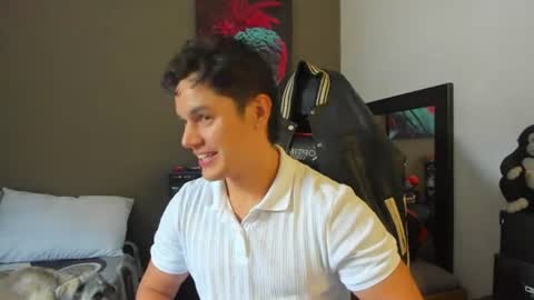 Snapshot of julian_wallace1 chatting on 06/16/26, 01:47 julian_wallace1 online show from 06/16/26, 01:47