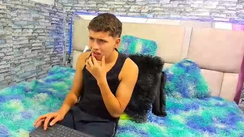 julian online show from 09/30/25, 02:22