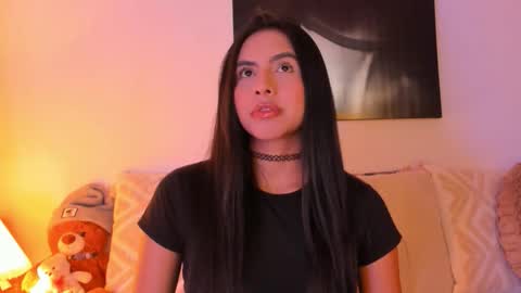 Snapshot of juliana_cute_22 chatting on 03/25/26, 05:35 Juliana online show from 03/25/26, 05:35