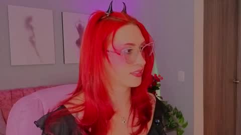 Snapshot of julianna_saenz chatting on 03/26/26, 05:07 Juliana online show from 03/26/26, 05:07