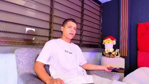 Snapshot of juliansterling___ chatting on 06/13/26, 07:34 JULIAN STEARLING online show from 06/13/26, 07:34