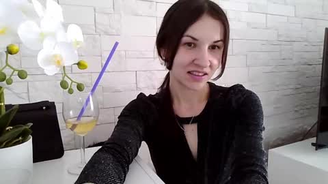 Julia online show from 06/08/26, 02:39