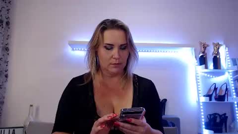 Julia online show from 03/02/25, 09:54