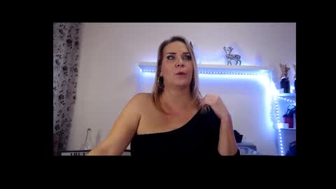 Snapshot of juliapink6 chatting on 02/10/26, 10:47 Julia online show from 02/10/26, 10:47