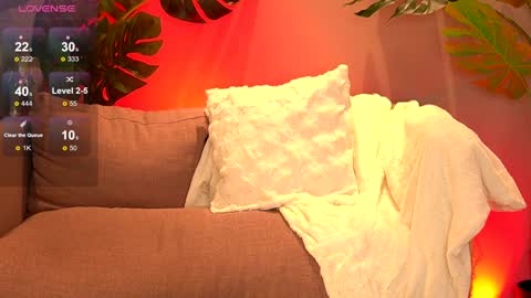 Julie online show from 02/06/25, 02:15