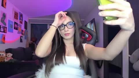 Jeimy Help me to reach 100 thumbs up online show from 03/30/26, 11:28