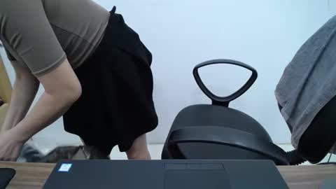 julie9x online show from 11/17/25, 08:31