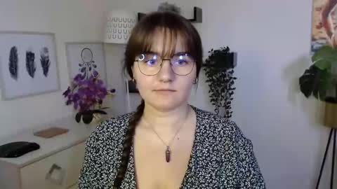 Julie online show from 09/19/25, 12:28