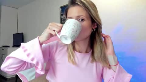 Julie online show from 09/22/25, 04:42