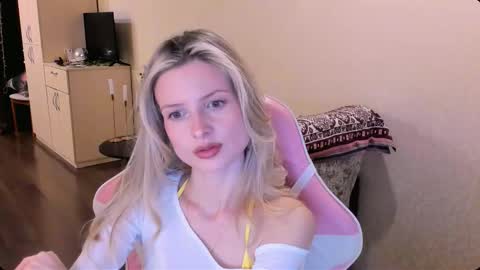 Julie online show from 11/18/25, 04:33