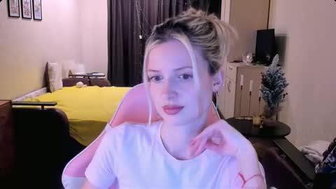 Julie online show from 11/21/25, 03:22