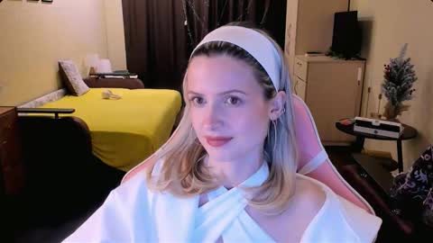 Julie online show from 11/28/25, 03:14