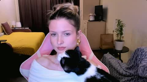 Julie online show from 04/19/26, 06:10