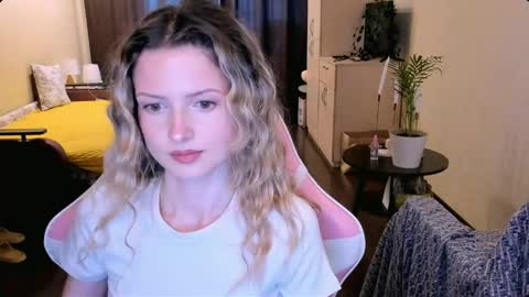 Julie online show from 05/10/26, 02:33
