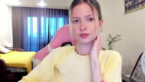 Julie online show from 06/12/26, 02:38