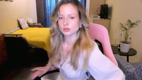 Julie online show from 07/07/26, 06:47