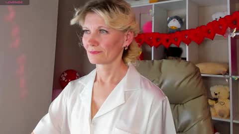 Julie Lucasss online show from 02/14/26, 09:06