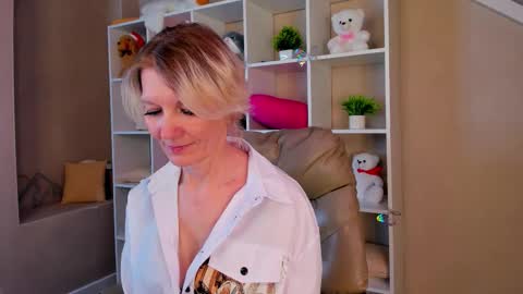 Julie Lucasss online show from 03/07/26, 08:33