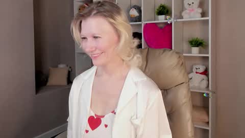 Julie Lucasss online show from 03/10/26, 12:37