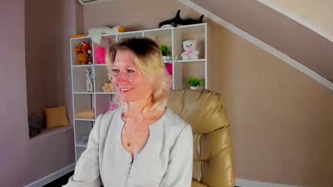 Julie Lucasss online show from 03/14/26, 12:50