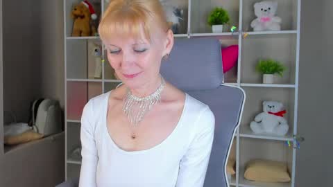 Julie Lucasss online show from 04/01/26, 12:55