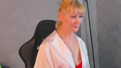 Julie Lucasss online show from 04/21/26, 01:42