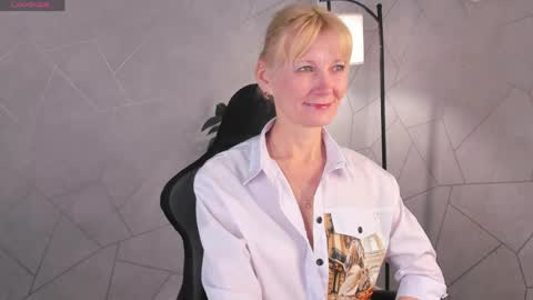 Julie Lucasss online show from 05/15/26, 12:17