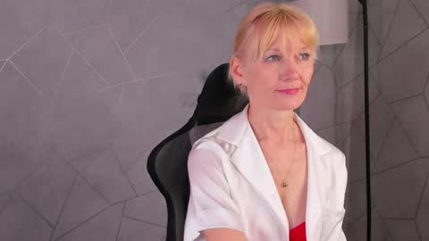 Julie Lucasss online show from 05/15/26, 11:23