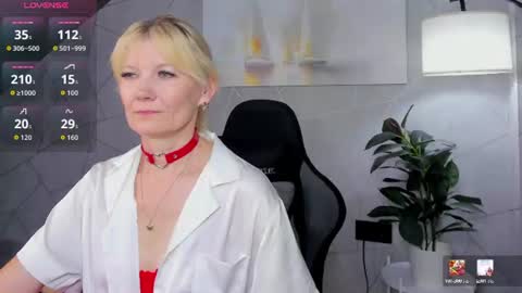 Snapshot of julie_lucasss chatting on 07/03/26, 12:28 Julie Lucasss online show from 07/03/26, 12:28