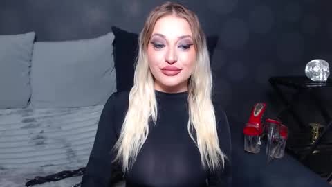 Snapshot of juliediamond chatting on 02/13/26, 12:50 julia online show from 02/13/26, 12:50