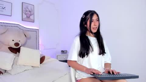 juliee_ross online show from 05/19/26, 01:06