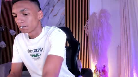 Snapshot of juliensaint_ chatting on 05/03/26, 12:00 Julien online show from 05/03/26, 12:00