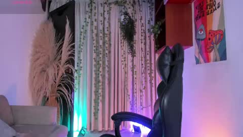 Snapshot of juliensaint_ chatting on 05/12/26, 11:18 Julien online show from 05/12/26, 11:18