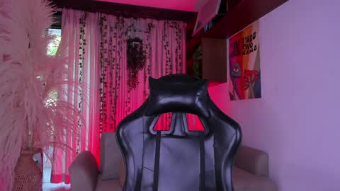 Snapshot of juliensaint_ chatting on 05/18/26, 11:49 Julien online show from 05/18/26, 11:49