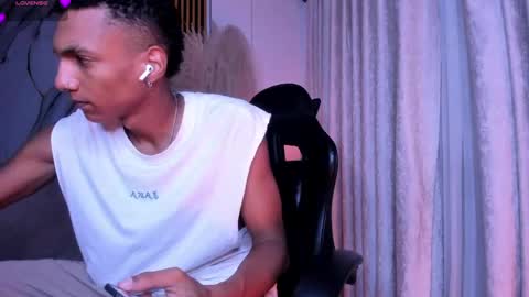 Snapshot of juliensaint_ chatting on 06/03/26, 11:13 Julien online show from 06/03/26, 11:13
