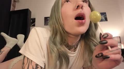 juliet_sourire online show from 02/13/25, 02:12