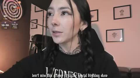 juliet_sourire online show from 10/04/25, 02:04