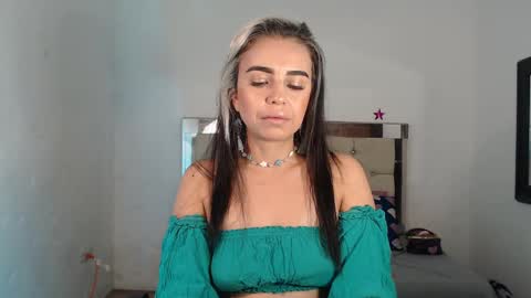 julieta__fox_ online show from 02/19/25, 03:06