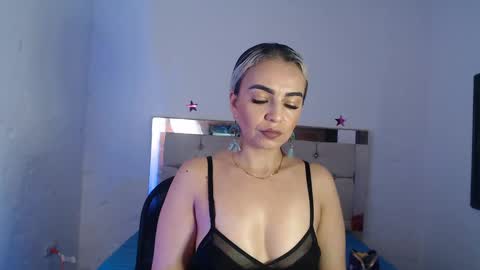 julieta__fox_ online show from 02/24/25, 02:51
