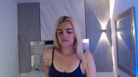 Snapshot of julieta__fox_ chatting on 06/17/26, 07:15 julieta__fox_ online show from 06/17/26, 07:15
