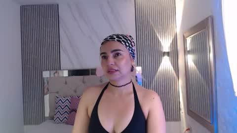 Snapshot of julieta__fox_ chatting on 06/19/26, 05:06 julieta__fox_ online show from 06/19/26, 05:06