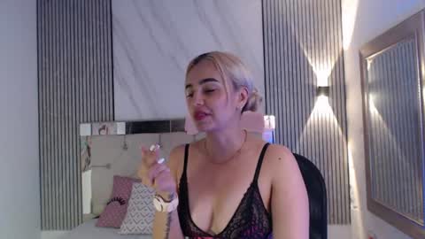 Snapshot of julieta__fox_ chatting on 06/22/26, 03:25 julieta__fox_ online show from 06/22/26, 03:25