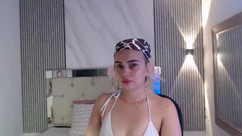 Snapshot of julieta__fox_ chatting on 06/24/26, 07:24 julieta__fox_ online show from 06/24/26, 07:24