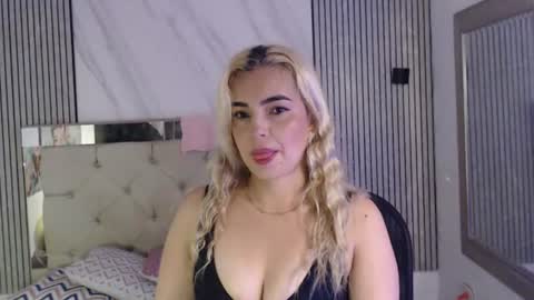 Snapshot of julieta__fox_ chatting on 06/25/26, 03:49 julieta__fox_ online show from 06/25/26, 03:49