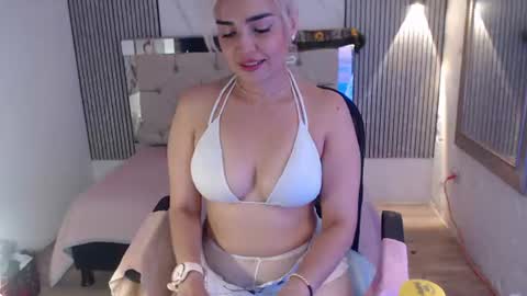 Snapshot of julieta__fox_ chatting on 07/14/26, 08:14 julieta__fox_ online show from 07/14/26, 08:14