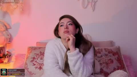 Snapshot of julieta_cooper20 chatting on 09/17/25, 03:30 Juli online show from 09/17/25, 03:30