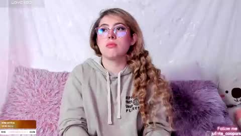 Snapshot of julieta_cooper20 chatting on 07/16/26, 04:07 Juli online show from 07/16/26, 04:07