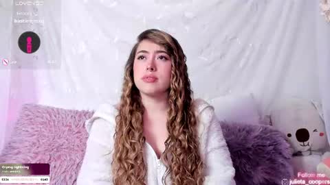 Snapshot of julieta_cooper20 chatting on 07/19/26, 04:27 Juli online show from 07/19/26, 04:27